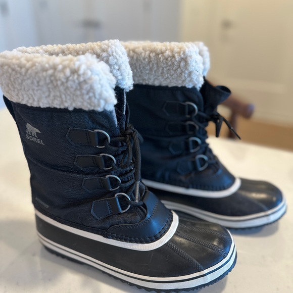 Sorel Winter Carnival Women’s Waterproof Boot Size 7.5 SOLD OUT ONLINE - Picture 2 of 6